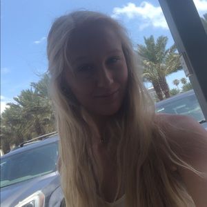 Meet your Posher, Courtney